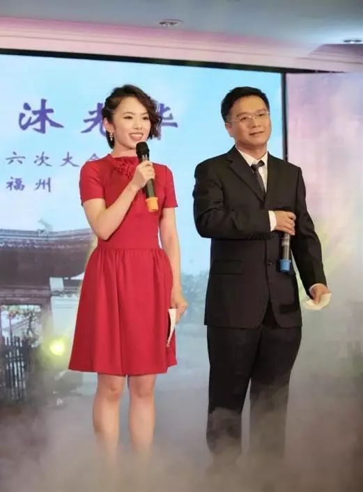 张惠灏  黄亚琼主持晚宴