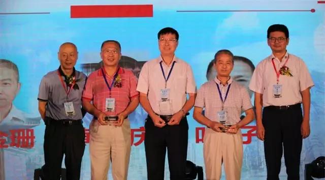 戴金珊 黄加庆 叶子常务副会长接受聘书