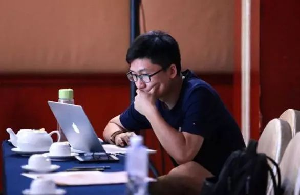 幕后英雄 首席数字官黄河