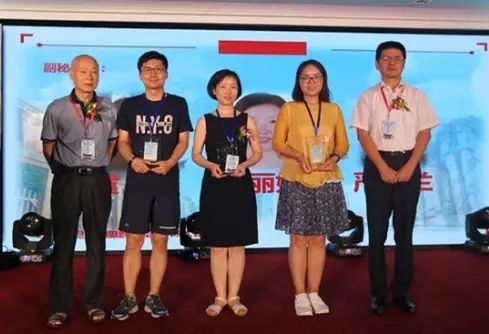 严志兰  黄河 刘丽娟副秘书长接受聘书